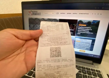 Educação fiscal na infância professor ensina porcentagem e impostos na prática para alunos no AM Foto Celso Maia