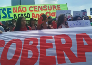 Caso Ana Clara: ativistas proteCaso Ana Clara: ativistas protestam no TSE contra decisão de Mendonçastam no TSE contra decisão de Mendonça