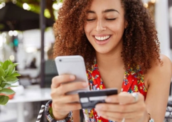 Mulheres são maioria na adesão de bancos digitais no Brasil