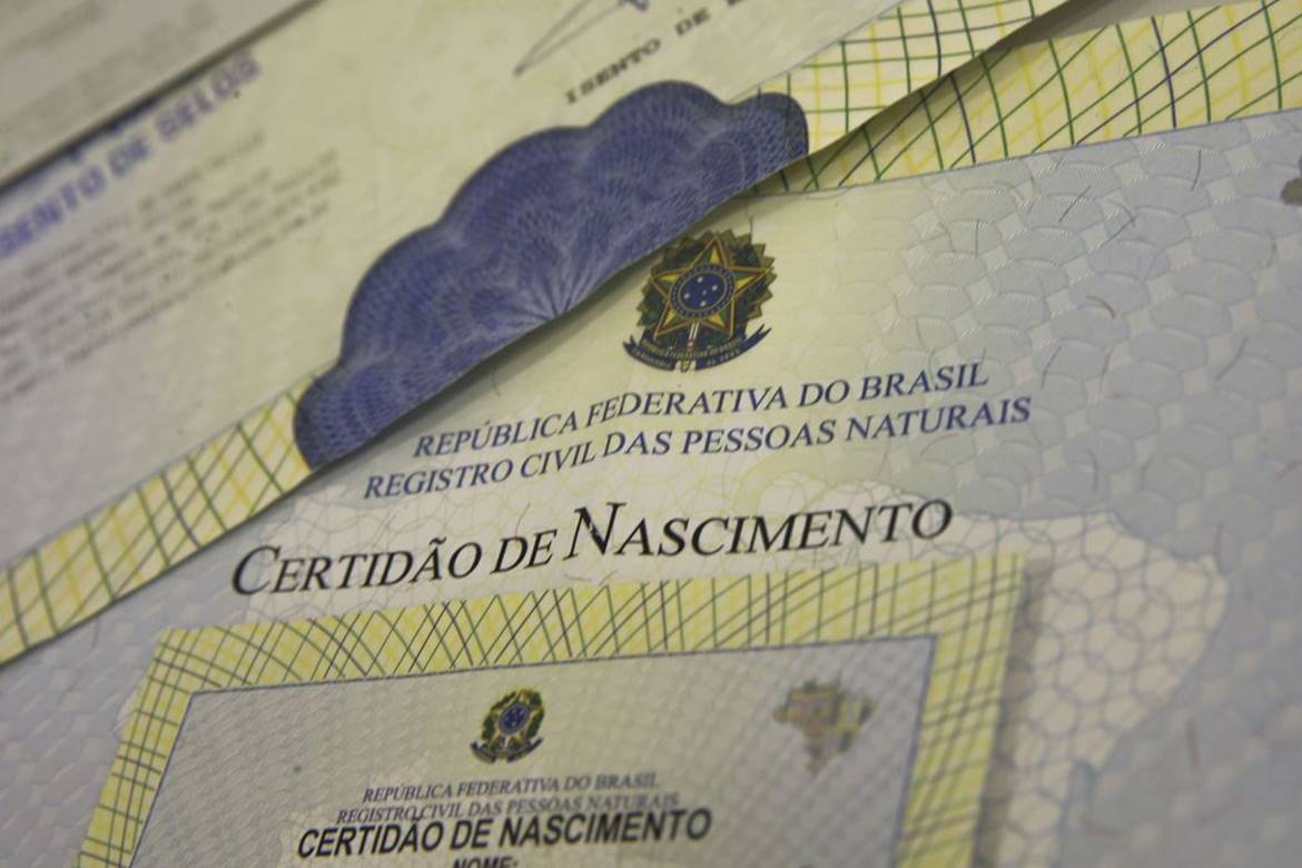 Campanha busca alterar certidões de nascimento com pai ausente