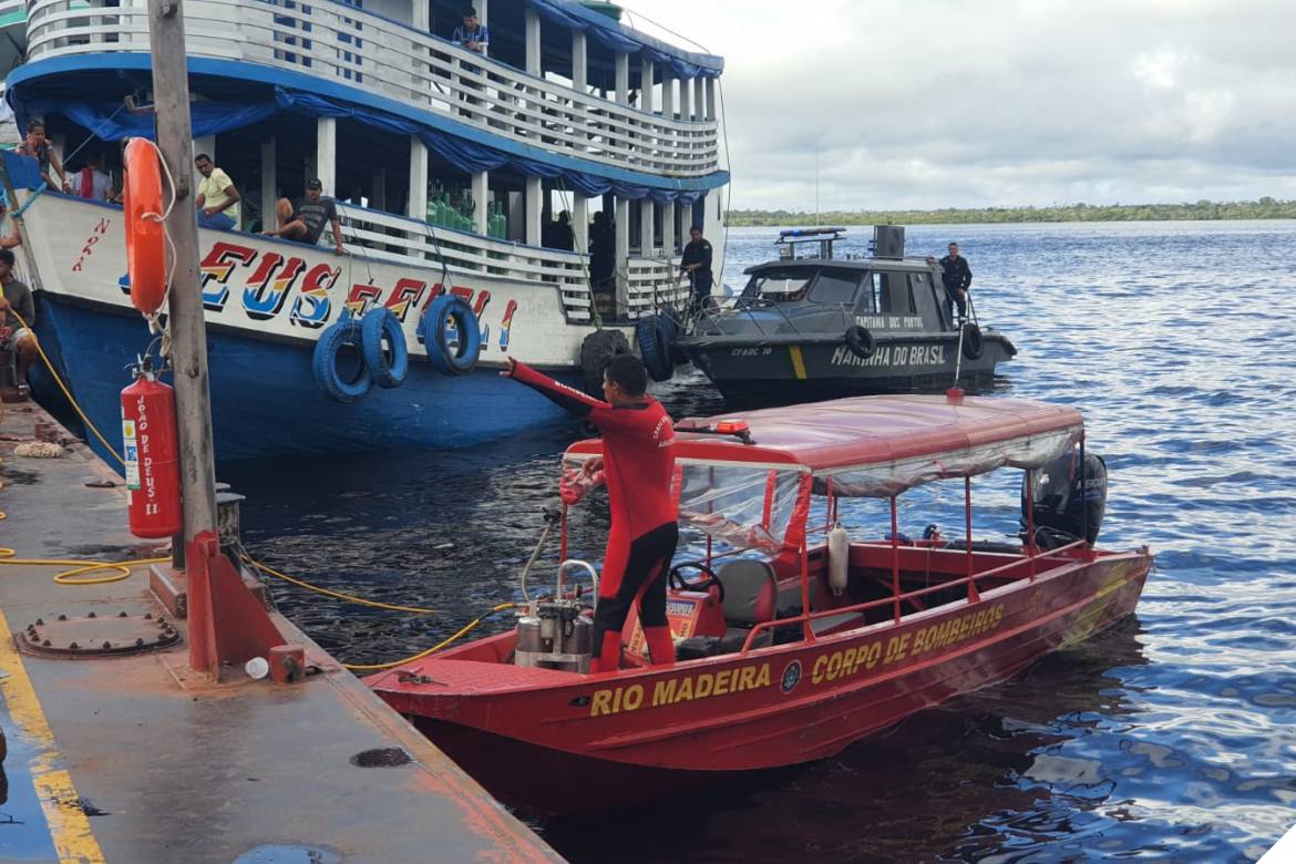 Homem cai de balsa e morre ao voltar de passeio em Manaus