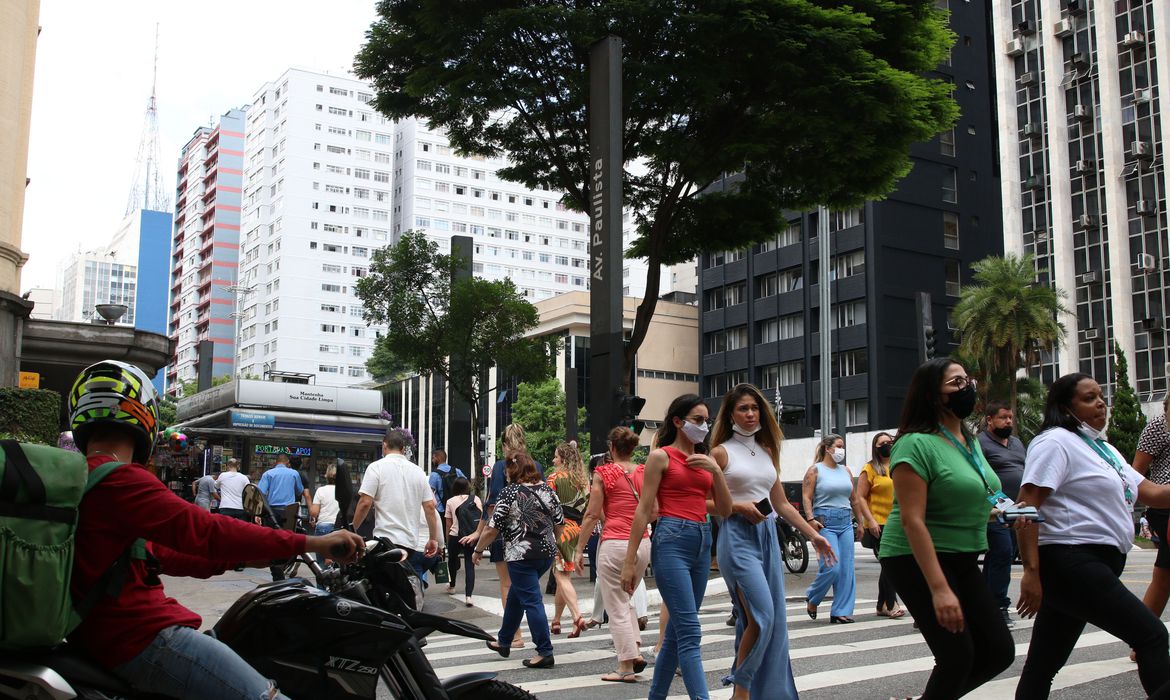 Terceira onda provocada pela Ômicron, está terminando