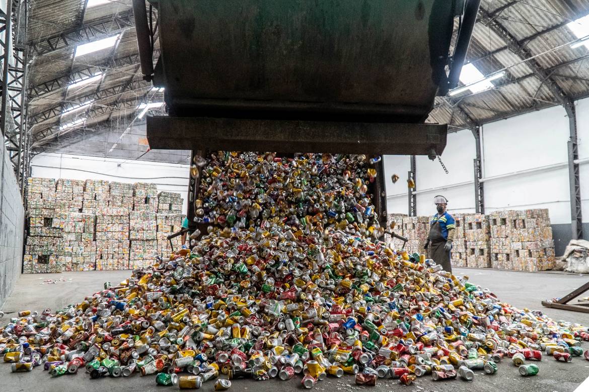 Brasil recicla 98,7% das latas de alumínio do país e obtém o melhor índice da história, revela pesquisa