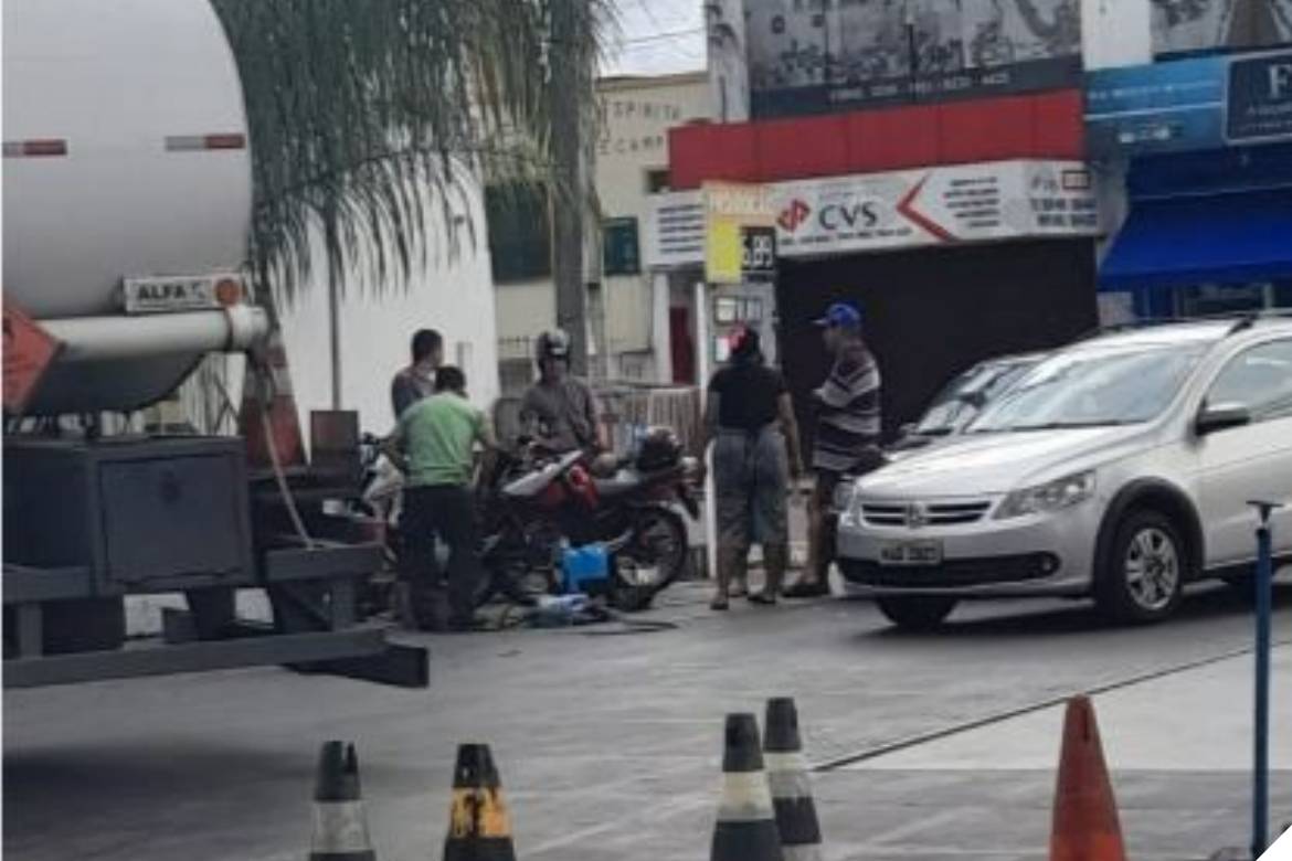 Posto Ipiranga é flagrado vendendo de gasolina adulterada em Manaus