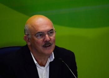 Ex-ministro Milton Ribeiro, preso em operação da PF recebeu depósito de R$ 60 mil de pastor