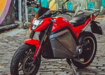 iFood lança moto elétrica de R$ 10 mil para entregadores