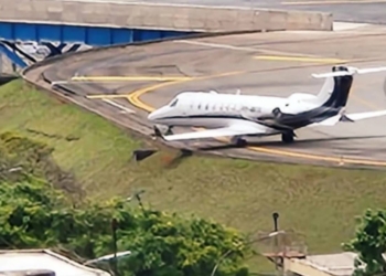 Pneu de avião estoura e interdita pista do Aeroporto de Congonhas, em São Paulo