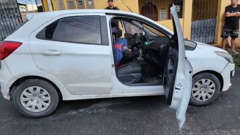 Jovens são executados a tiros dentro de carro na Compensa em Manaus