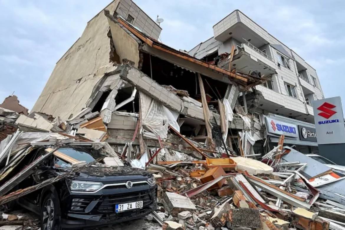 Criança síria de um ano e meio sobrevive a terremoto