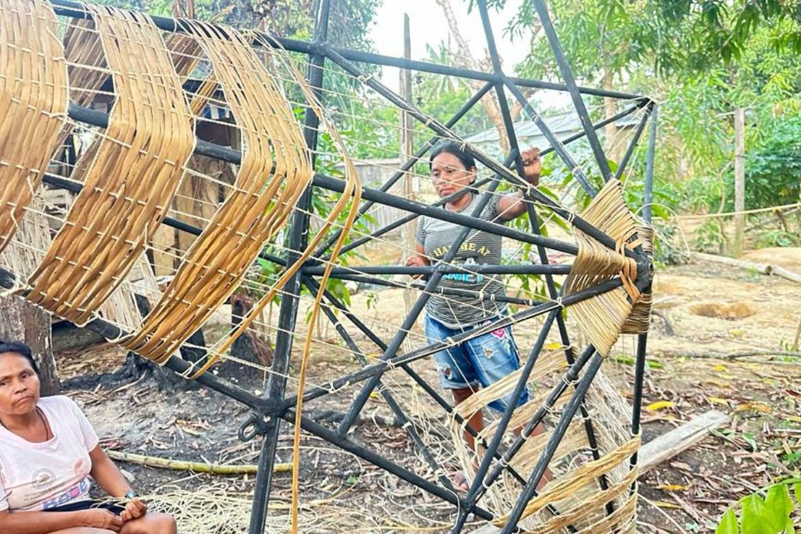 Decoração Natalina de Santo Antônio do Içá é realizada por Artesãs Indígenas