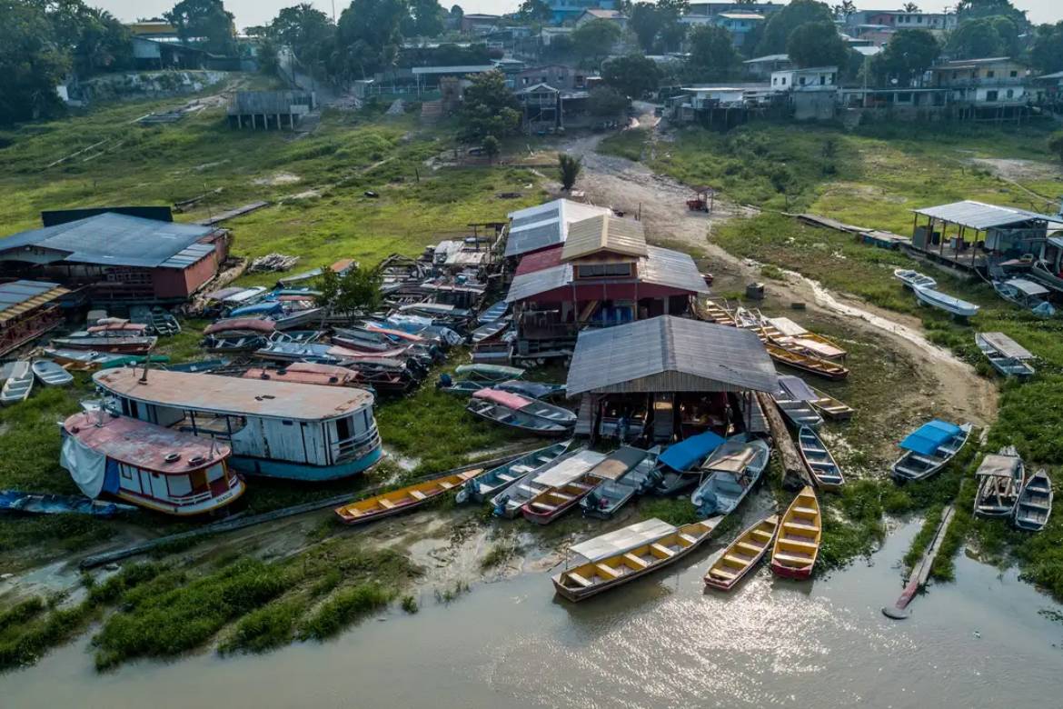 Rio Negro sobe lentamente e pescadores esperam retomar rotina