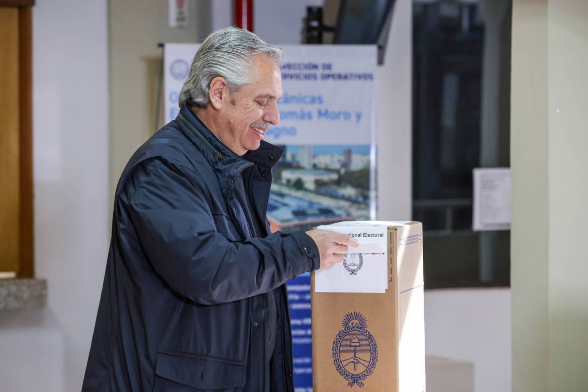 Argentinos começam a votar no segundo turno das eleições