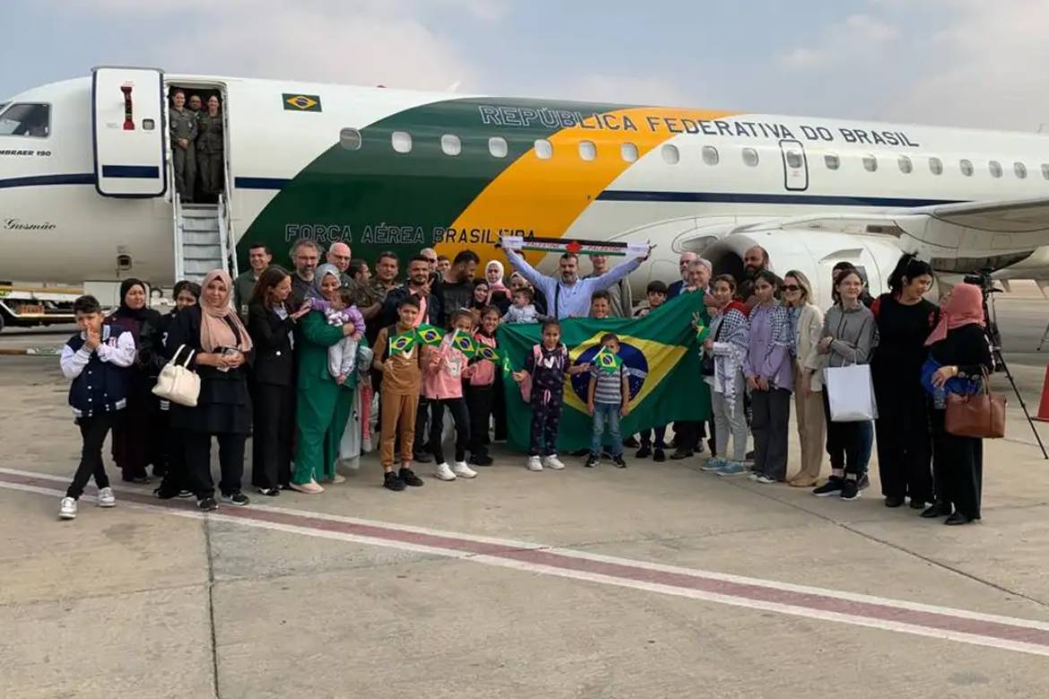 Brasileiros repatriados de Gaza já estão em voo para o Brasil