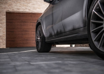 "Você pode ter dinheiro parado na sua garagem": carro próprio é status ou despesa?