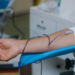 Hemoam lança a campanha 'Estoque Seguro', que visa alcançar 1 mil bolsas de sangue