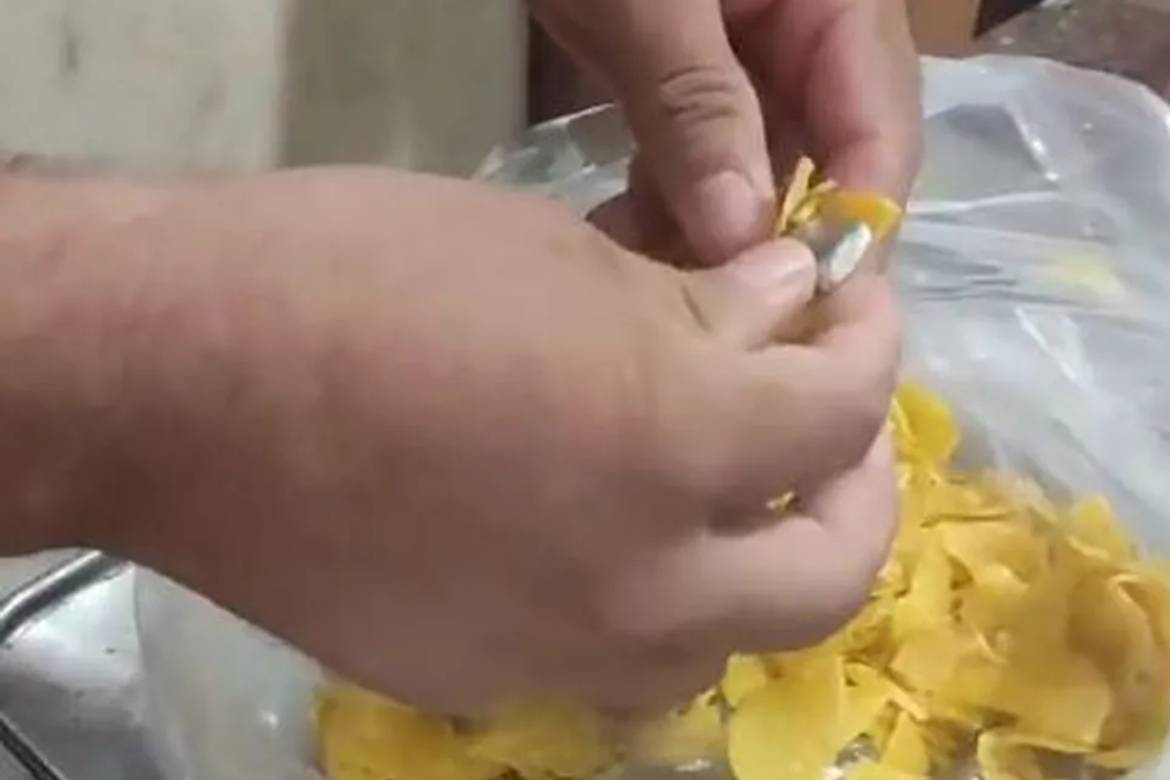 Mulher é presa tentando entrar com drogas dentro de banana frita em presídio no Acre