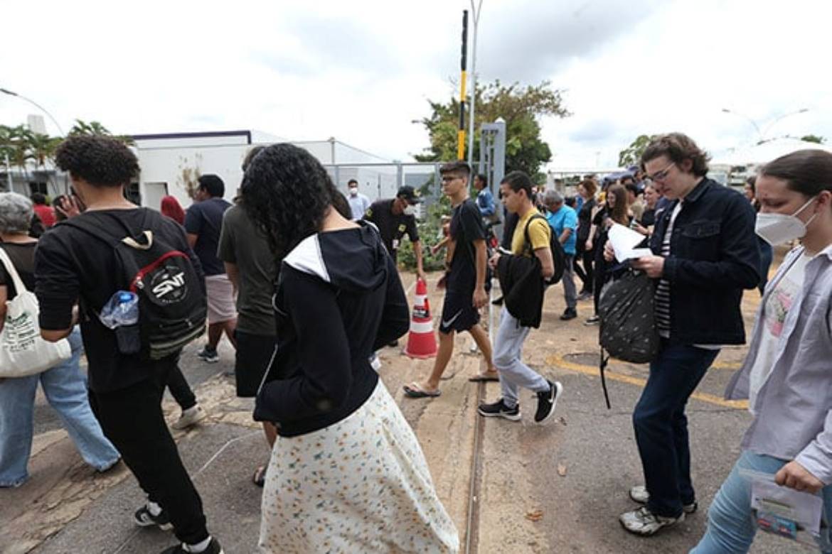 Boa notas no Enem abre oportunidades para estudantes conseguirem bolsas e financiamentos no ensino particular, enfatiza Frente Parlamentar