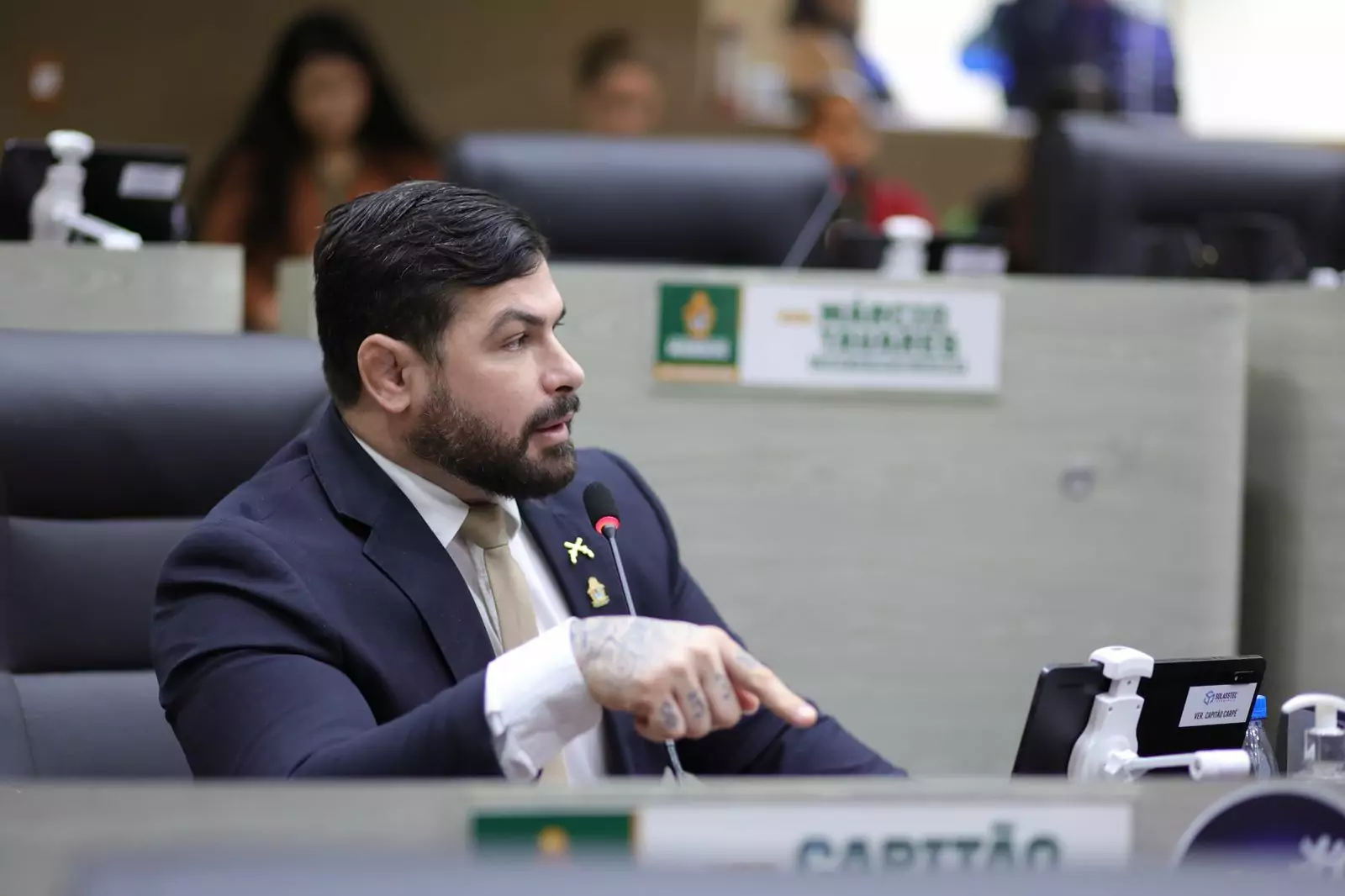 Capitão Carpê critica viagem de David Almeida ao Caribe: ‘Manaus não merece o gestor que tem’