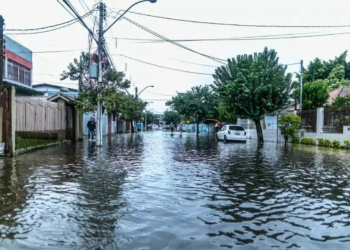 Mortes por chuvas no RS chegam a 66 e ultrapassam tragédia de 2023