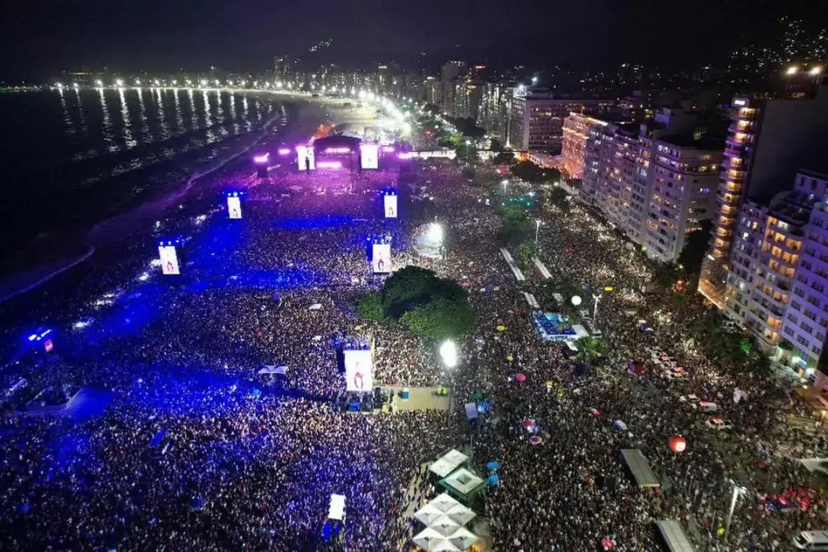 Show de Madonna reúne 1,6 milhão de pessoas em Copacabana