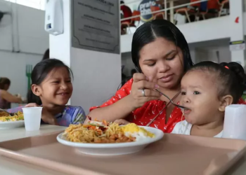 Milhões de brasileiros deixam a fome. Prato Cheio - Alvorada na Av. D. Pedro I, nº 15/33 - Alvorada II FOTOS: ANTONIO LIMA/SECOM
