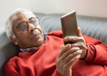 Uso de internet no país cresce mais entre idosos, mostra IBGE