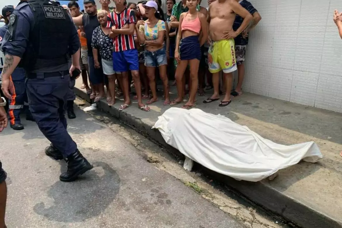 No Dia dos Pais, homem é esfaqueado no coração em Manaus