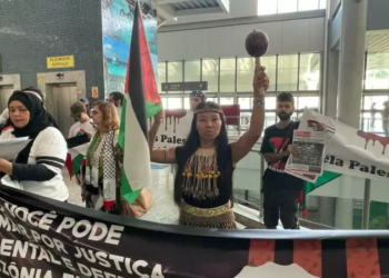 Palestinos e Indígenas protestam contra visita de Biden em Manaus