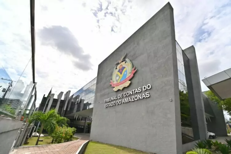 TCE-AM determina suspensão de processo seletivo e provas na UEA