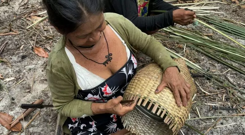 Em Santo Antônio do Içá, ornamentação de Natal é feito em parceria com artesãs indígenas