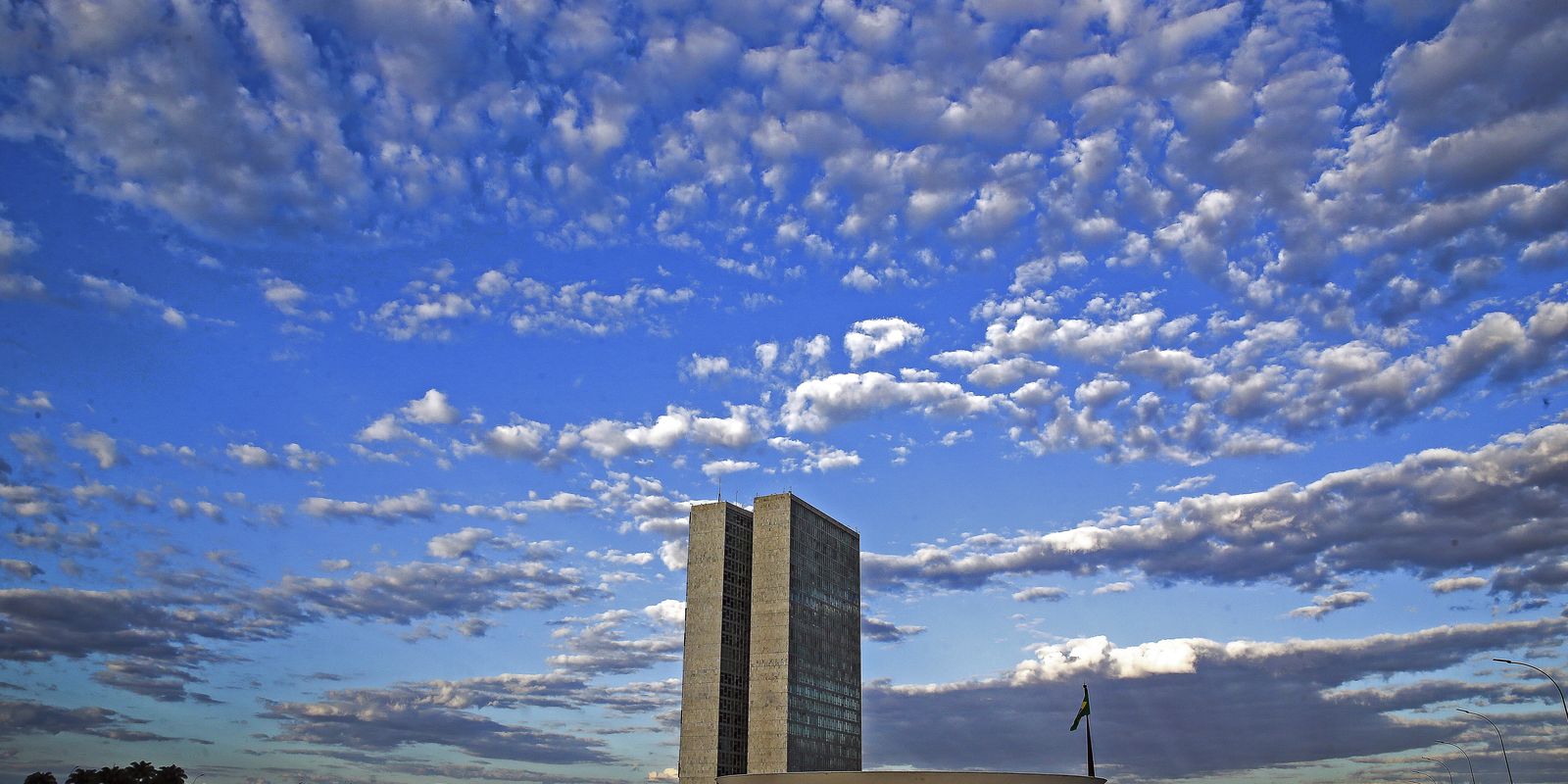 Deputados e senadores elegem presidentes e mesas diretoras no sábado