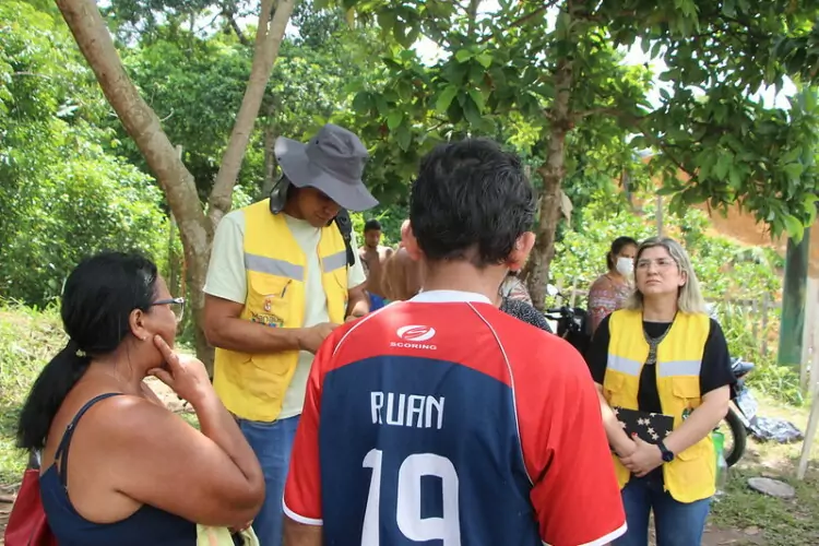 Famílias vítimas de deslizamento recebem atendimento socioassistencial em Manaus