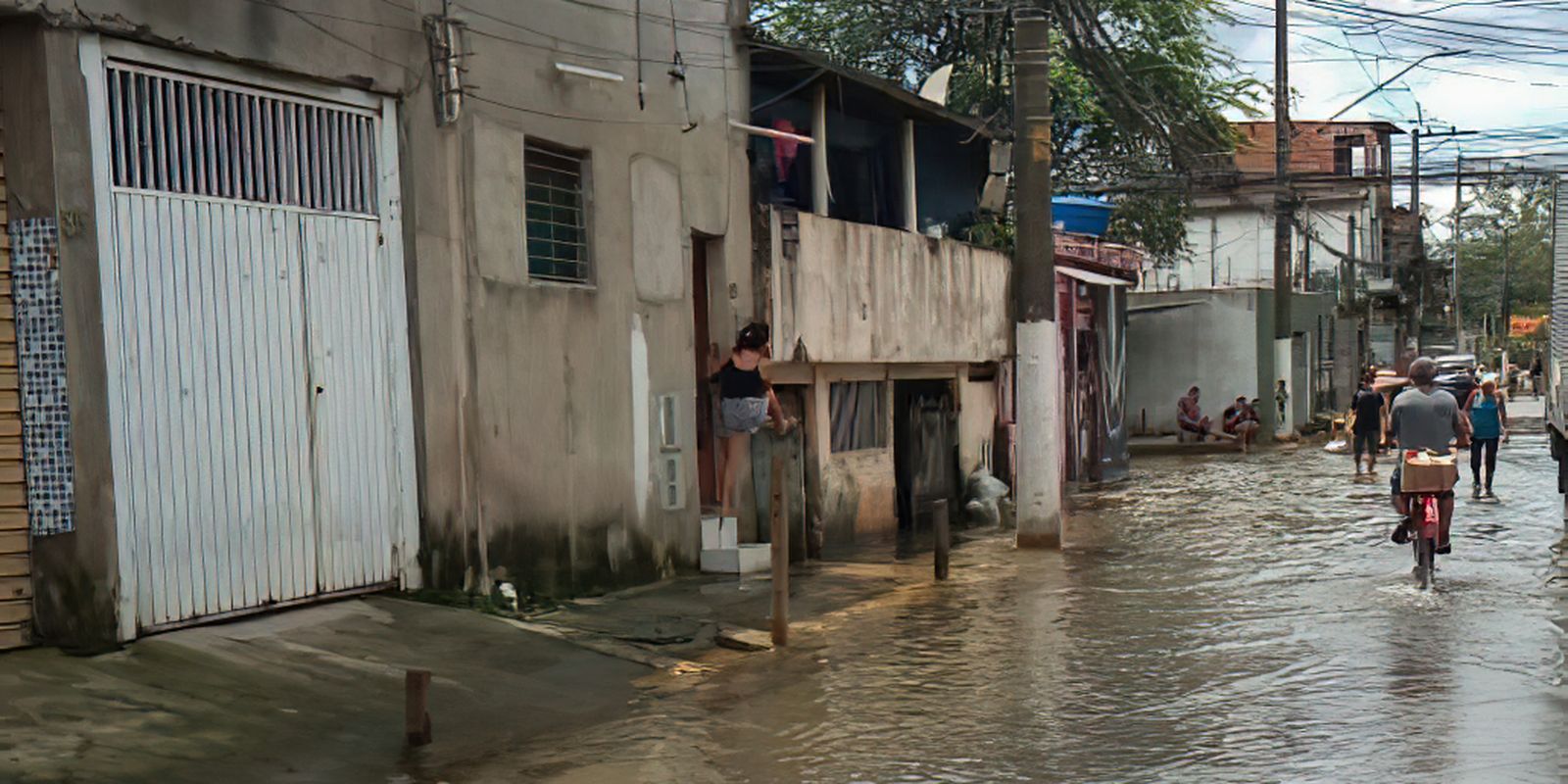 Moradores do Jardim Pantanal, em SP, se mobilizam após alagamentos 