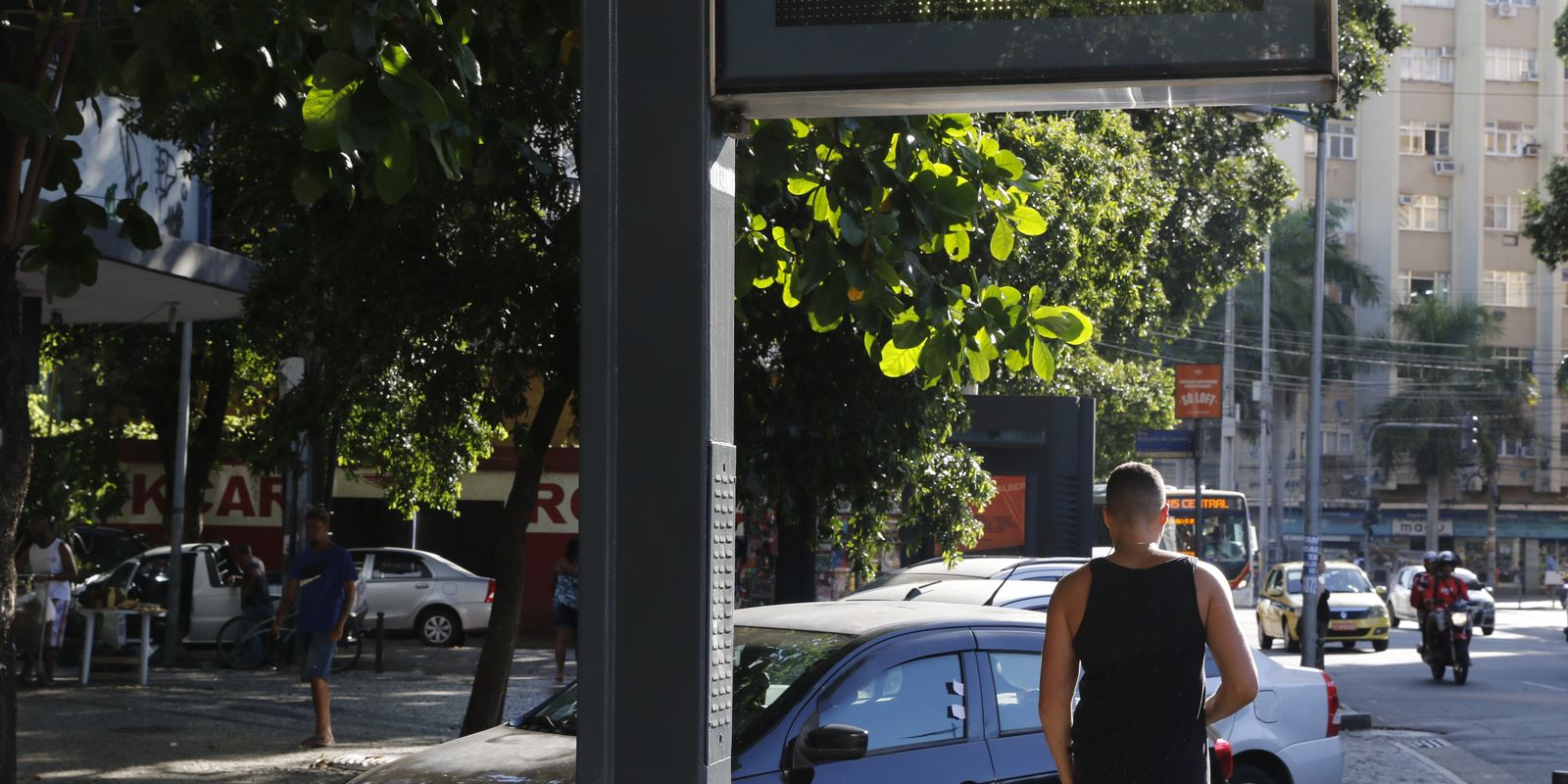 Carnaval deve ser de calor forte e pouca chuva na maior parte do país