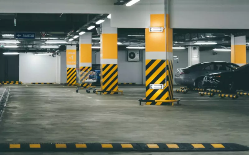 Mulher é vítima de sequestro relâmpago em estacionamento de shopping em Manaus