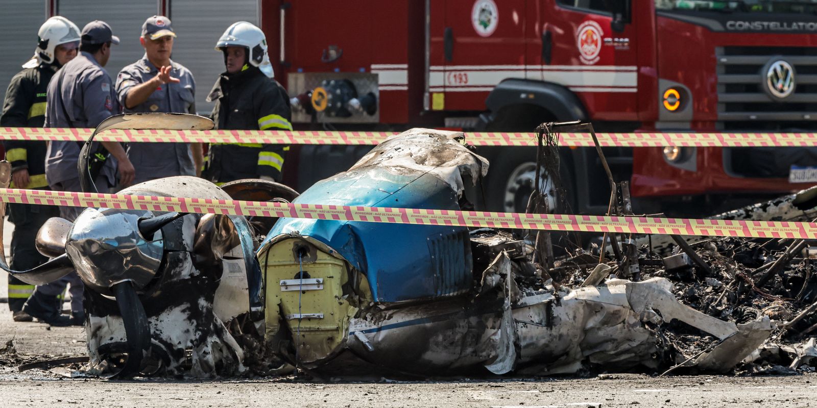 Aeronave colidiu em árvore antes de atingir ônibus em São Paulo