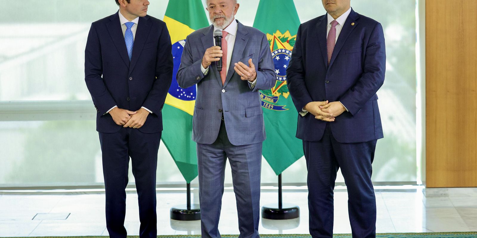 "Brasil está menos pobre e com mais renda", diz Lula ao Congresso