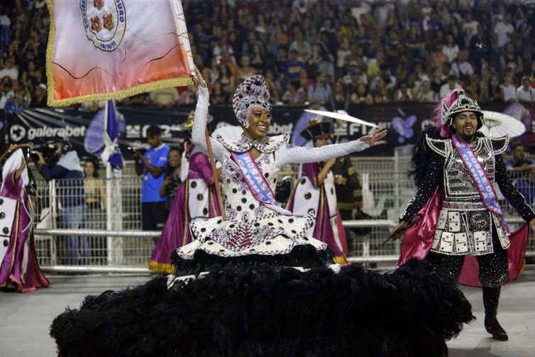 São Paulo (SP), 09/03/2025 - Carnaval 2025 - Sambódromo do Anhembi, desfile das Campeãs do carnaval de São Paulo. Escola de Samba Rosas de Ouro. Foto: Paulo Pinto/Agência Brasil