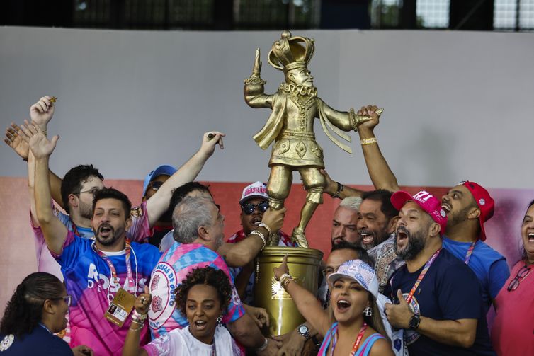 São Paulo (SP), 04/03/2025 - Carnaval 2025 - Rosas de Ouro campeã do Grupo Especial no Sambódromo do Anhembi.

Foto Paulo Pinto/Agencia Brasil