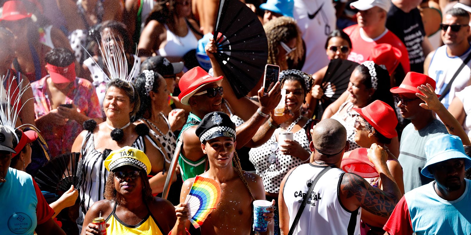 Foram apreendidos mais de 2 mil itens irregulares no carnaval do Rio