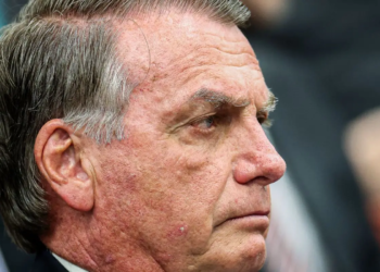 Após cirurgia, Bolsonaro tem quadro clínico estável, diz boletim