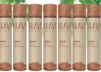 Lip Balm Natural da Brava Amazônia combina manteigas de Cupuaçu e Murumuru com Óleo de Copaíba e Resina de Sangue de Dragão para uma hidratação profunda, reparação intensa e regeneração natural dos lábios e áreas ressecadas. Foto: Brava Amazônia