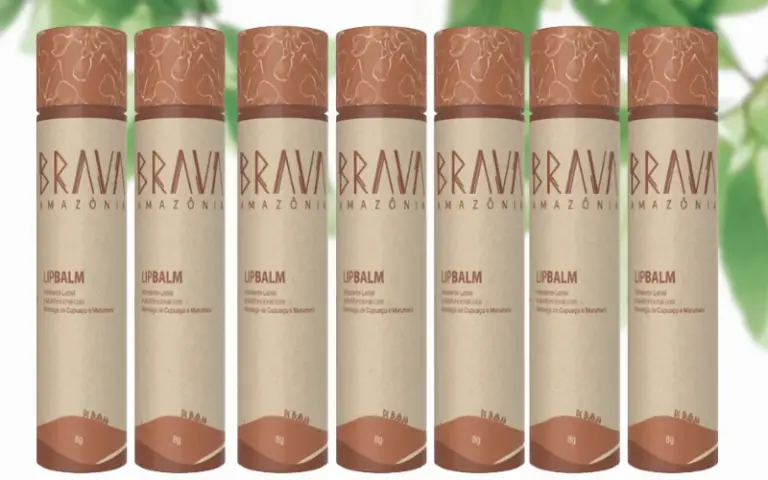 Lip Balm Natural da Brava Amazônia combina manteigas de Cupuaçu e Murumuru com Óleo de Copaíba e Resina de Sangue de Dragão para uma hidratação profunda, reparação intensa e regeneração natural dos lábios e áreas ressecadas. Foto: Brava Amazônia