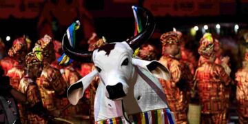 Bois-bumbás de Manaus fecham 67º Festival Folclórico do Amazonas