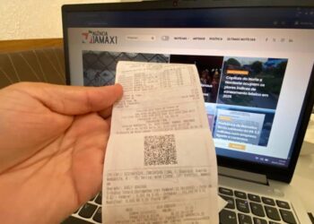 Educação fiscal na infância professor ensina porcentagem e impostos na prática para alunos no AM Foto Celso Maia