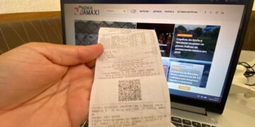Educação fiscal na infância professor ensina porcentagem e impostos na prática para alunos no AM Foto Celso Maia