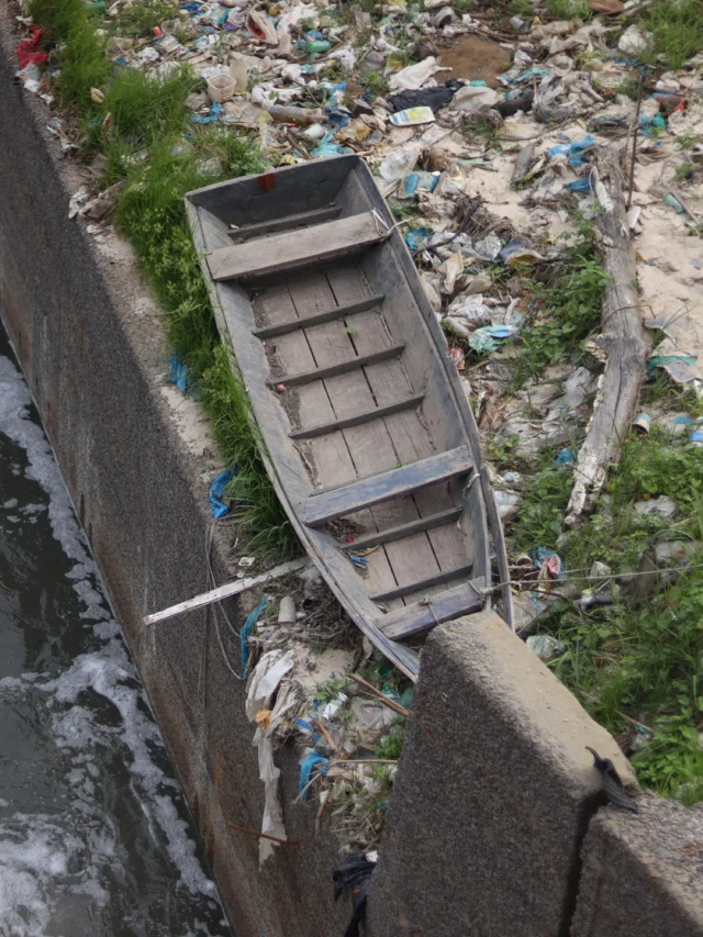 Lixo no igarapé do Educando em Manaus. Foto: Francisco Santos