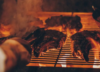 Os detalhes e limitações de estudo que apontou que carnívoros têm maiores chances de chegar aos 100 anos que vegetarianos