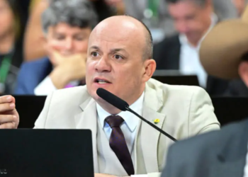 Líderes da oposição apoiaram propostas para manter escala 6×1 e barrar mudança na Constituição