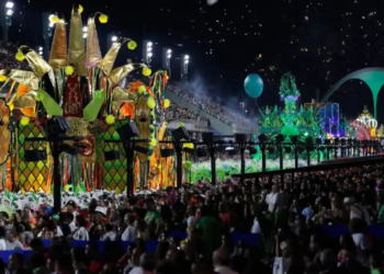 Submundo da Sapucaí: trabalho precário afeta empregados das escolas de samba da ‘série B’ do RJ